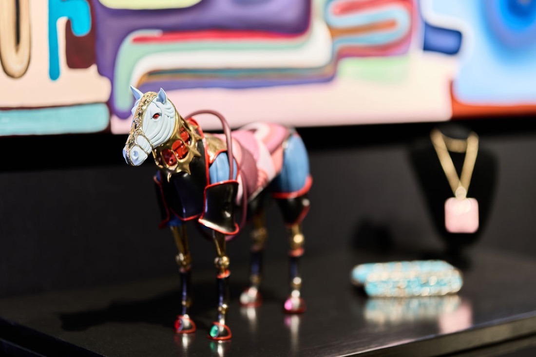 Horse view 4