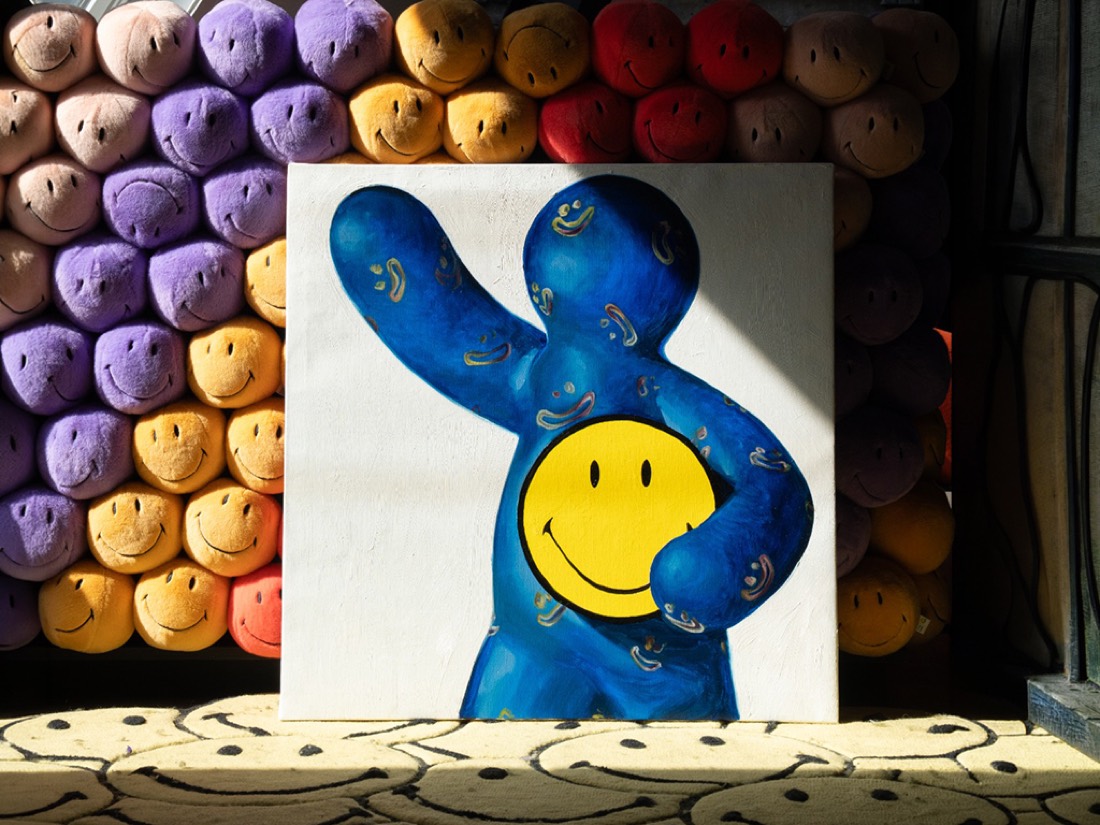 Smiley® & Blue Laugh view 4